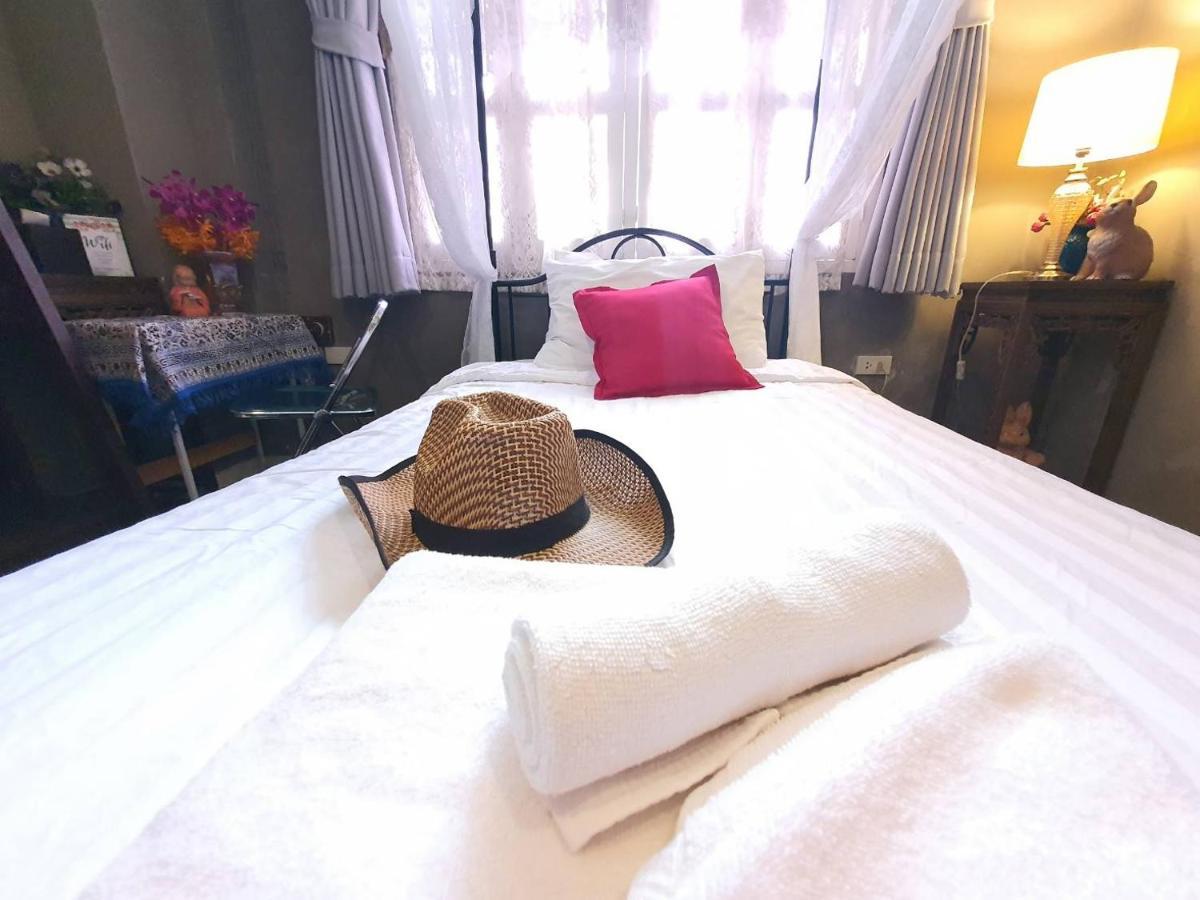 The Unforgotten B&B Bangkok Bagian luar foto